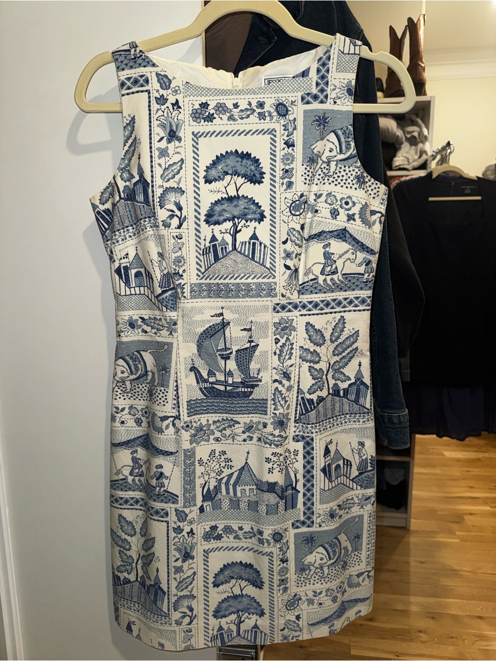 Jessica Howard Blue and White Printed Sleeveless Shift Dress